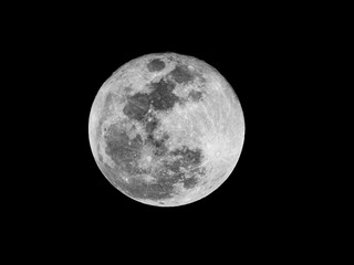 A Lua.
29/09/2023
Foto tirada com uma NIKON COOLPIX P500
Edição de iluminação no LightRoom