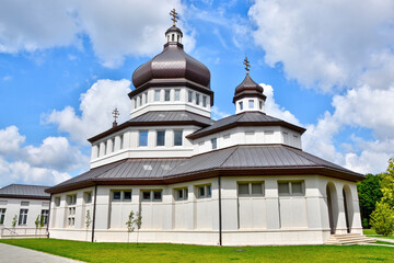 Fototapeta na wymiar Modern church with domes against the blue sky Ukraine