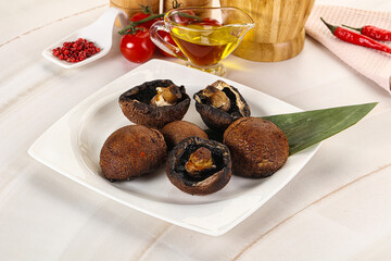 Baked brown champignons with spices