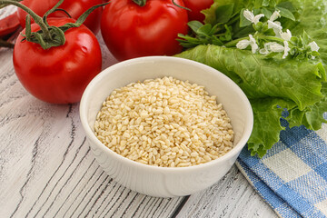 Raw sesame seeds in the bowl