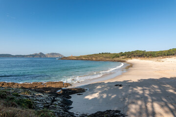 Fototapeta na wymiar Playa de Melide, en Cangas do Morrazo (Galicia, España)