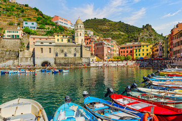 Picturesque town Vernazza - obrazy, fototapety, plakaty