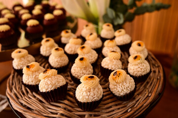 white chocolate, chocolate balls, brazilian sweets, box of chocolate candies, chocolate candies on a plate, box of chocolates, birthday party, candy store, shop window

