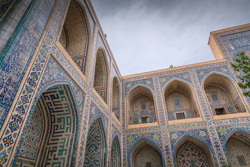 Fototapeta na wymiar Colorful exterior of tilya-kori madrasah, Samarkand Registan