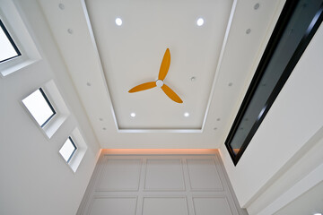 Installing a ceiling fan on the ceiling is an interior design trend these days