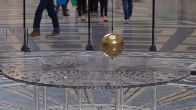 Foucault Bronze Pendulum on Chain an experiment to demonstrate the Earth's rotation - Slowmo