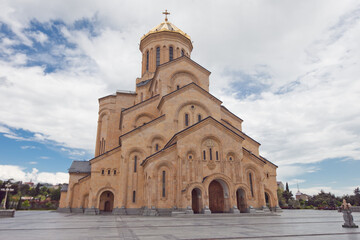 Obraz premium Holy Trinity Cathedral of Tbilisi - Sameba. Ancient Georgian architecture.