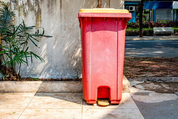 Obraz premium Red garbage bins
