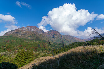 海谷山塊の青空