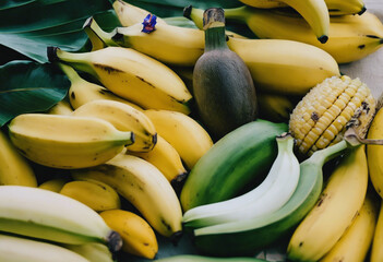 banana and bananas