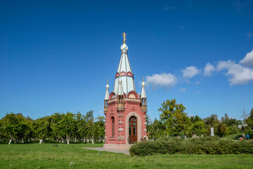 Fototapeta na wymiar A walk around the city on a fine autumn day. The chapel in the park.