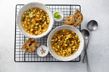 Warming white bean soup with mushrooms