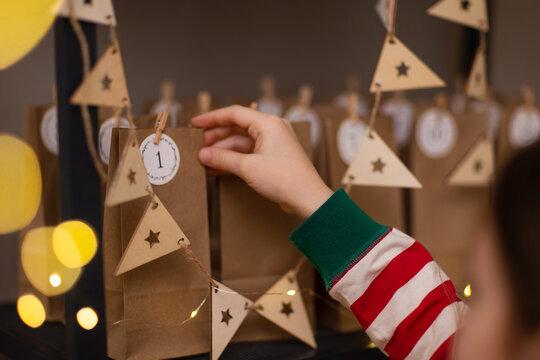 simple Christmas advent calendar made from craft paper bags for kids. easy diy