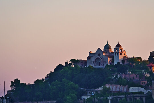 Ancona, la Cattedrale di San Ciriaco al tramonto - Marche 