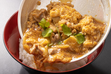 親子丼　（秋田県産　比内地鶏）