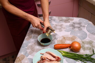 Preparing chicken marinade
