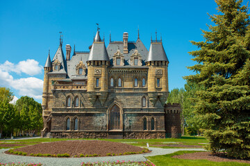 Fototapeta na wymiar Tourist center Castle Garibaldi in the village Hryaschevka near the city of Togliatti