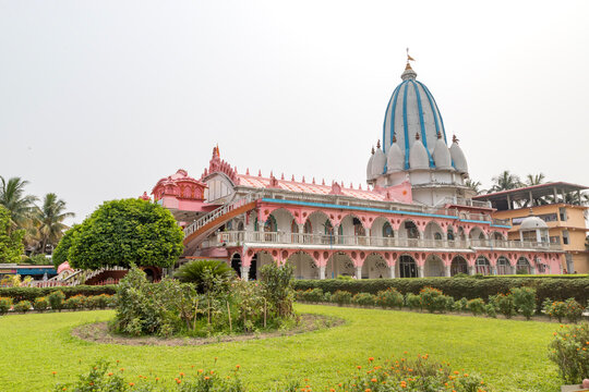  iskcon siliguri hindu god temple.
modern hare krishna temple with colorful idols.