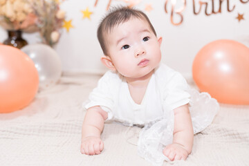 Fototapeta na wymiar 日本人の赤ちゃんのハーフバースデー
