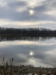 Obraz na płótnie Canvas morning on the river with sun reflection