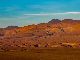 Fototapeta na wymiar Vista aérea do por do sol e final da tarde em San Pedro de Atacama, Chile. 