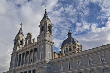 Fototapeta na wymiar Madrid, la Cattedrale di Santa María la Real de la Almudena - Spagna