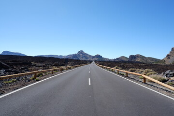 Straße im Lavagestein