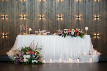 Main table at a wedding reception with beautiful flowers. Wedding decoations with pink flowers.
