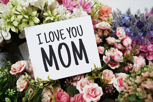 I love You Mom text message on paper card with beautiful flowers decoration