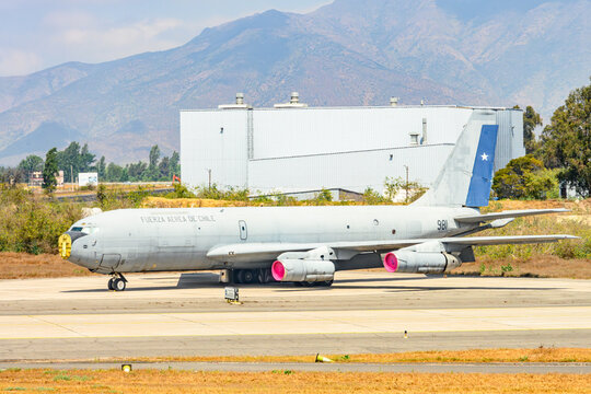 Avi&atilde;o da for&ccedil;a a&eacute;rea do Chile parado no Aeroporto Internacional Arturo Merino Ben&iacute;tez. Santiago, Chile. 2023.