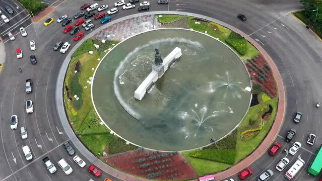 Time lapse glorieta Minerva en Guadalajara, Jalisco, toma urbana con drone