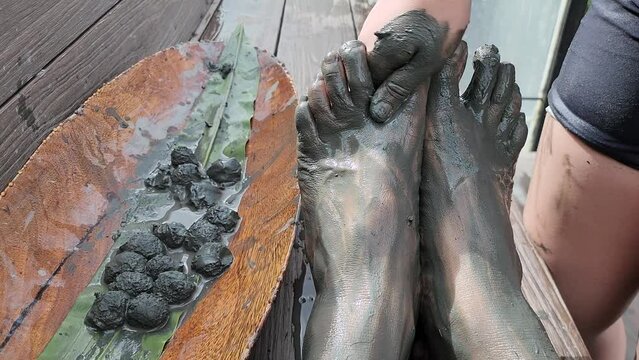 Applying mud on the feet