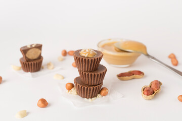 Tasty chocolate peanut butter cups on color background
