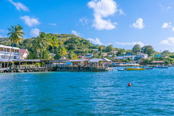 Vue de la ville de Saint Anne à La Martinique. Antilles Françaises. - obrazy, fototapety, plakaty