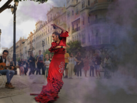 Danseuse sevillana, dans les rues de S&eacute;ville, Espagne