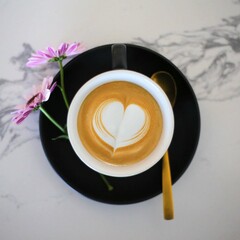 Café avec dessin de coeur 