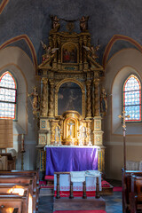 St. Magdalena Church in the town of Gratsch or Quarazze near Merano or Meran in the mountains in Etsch Valley in South Tyrol, Sudtirol, Trentino Alto Adige - obrazy, fototapety, plakaty