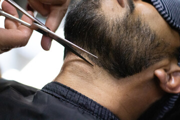Corte barba en barbería 