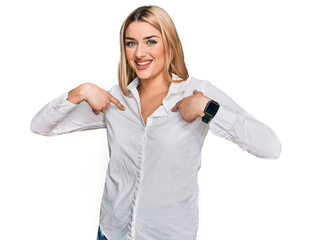 Young caucasian woman wearing casual clothes looking confident with smile on face, pointing oneself...