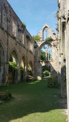 Fototapeta premium Les magnifiques ruines romantiques de l'abbatiale de l'abbaye de Beauport (Côtes d'Armor)