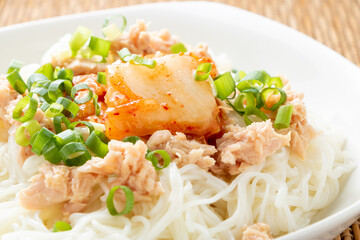キムチとツナのぶっかけそうめん。
