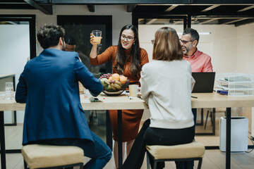 Obraz premium Creative Business Team Analyzing Data for Market Research and Project Development