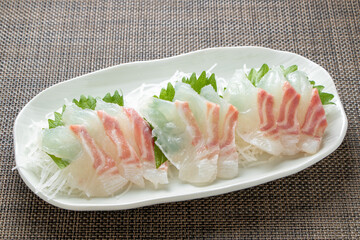鯛(真鯛)の刺身。
