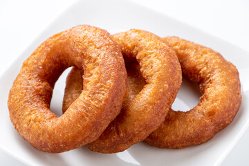 ドーナツ(リングドーナツ)。
