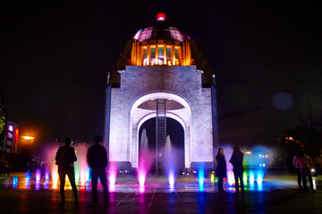 El Monumento a la Revolución es una obra arquitectónica y un mausoleo dedicado a la...