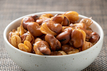 いかり豆(ソラマメ)。
