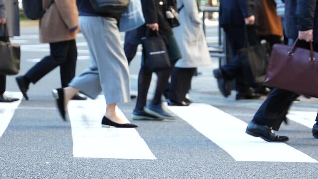 通勤　東京駅前　2023年12月 スローモーション