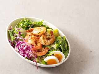 salad with shrimp and Vegetable	
