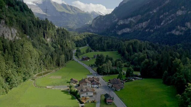 drone CAMERO is coming from the front to the back low rise the houses are the road between the houses is going Best view in Switzerland