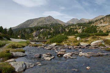 sentier de montagne sur les hauteurs du lac des Bouillouses 